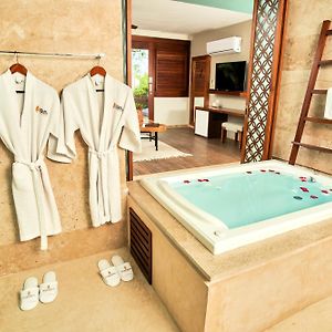 King Suite Spa Bath